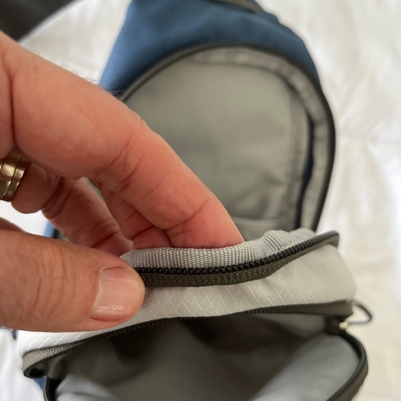 OSPREY Navy and Light Gray Mini Bag - Picture 4 of 7